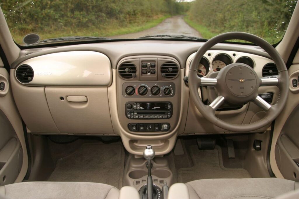 2005-Chrysler PT Cruiser wnętrze