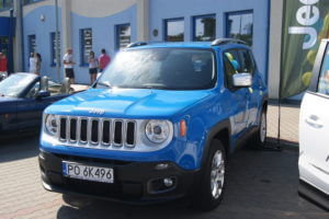 Kolorowy piknik z malowaniem Jeep'a Renegade'a