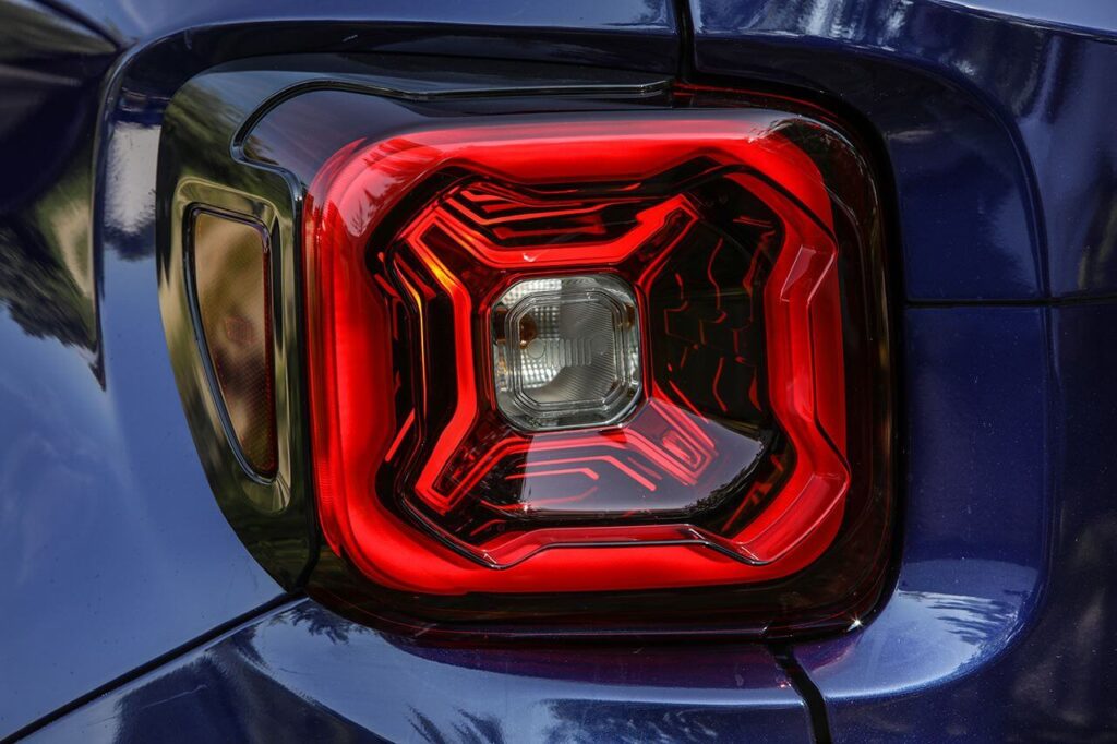 Jeep Renegade 2019 Facelifting detal tylna lampa