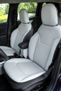 Nowy Jeep Renegede 2019 fotele