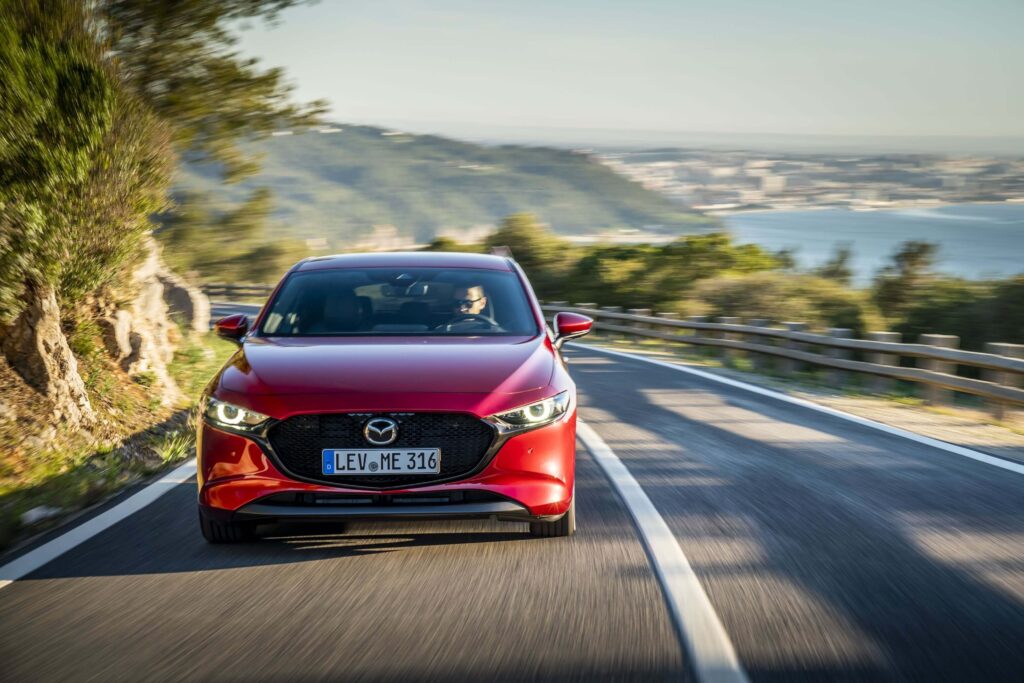 silnik Skyactiv-X, Mazda z&nbsp;rewolucyjnym silnikiem Skyactiv-X już w&nbsp;sprzedaży !