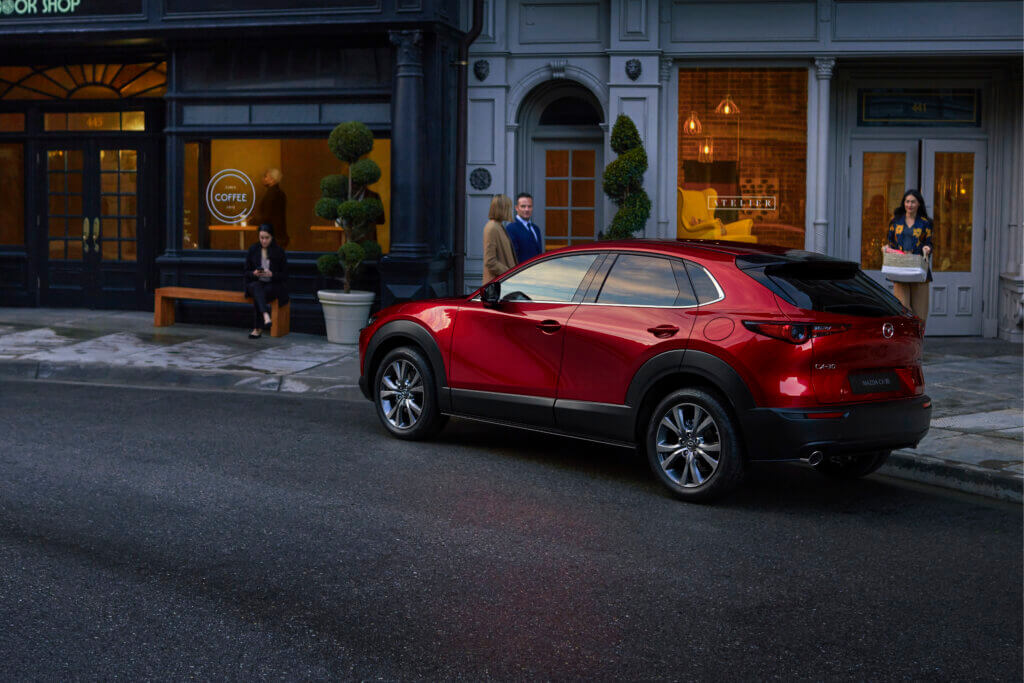 Mazda CX-30 w mieście