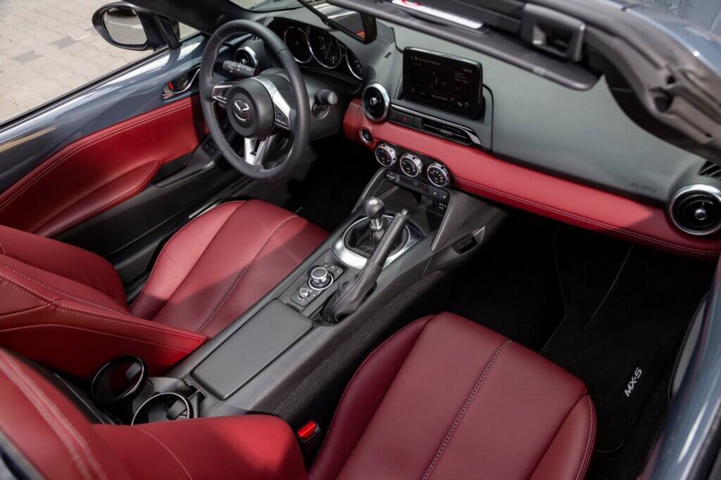 Mazda MX-5 w wersji specjalnej "100", Mazda MX-5 w&nbsp;wersji specjalnej &#8222;100&#8221;